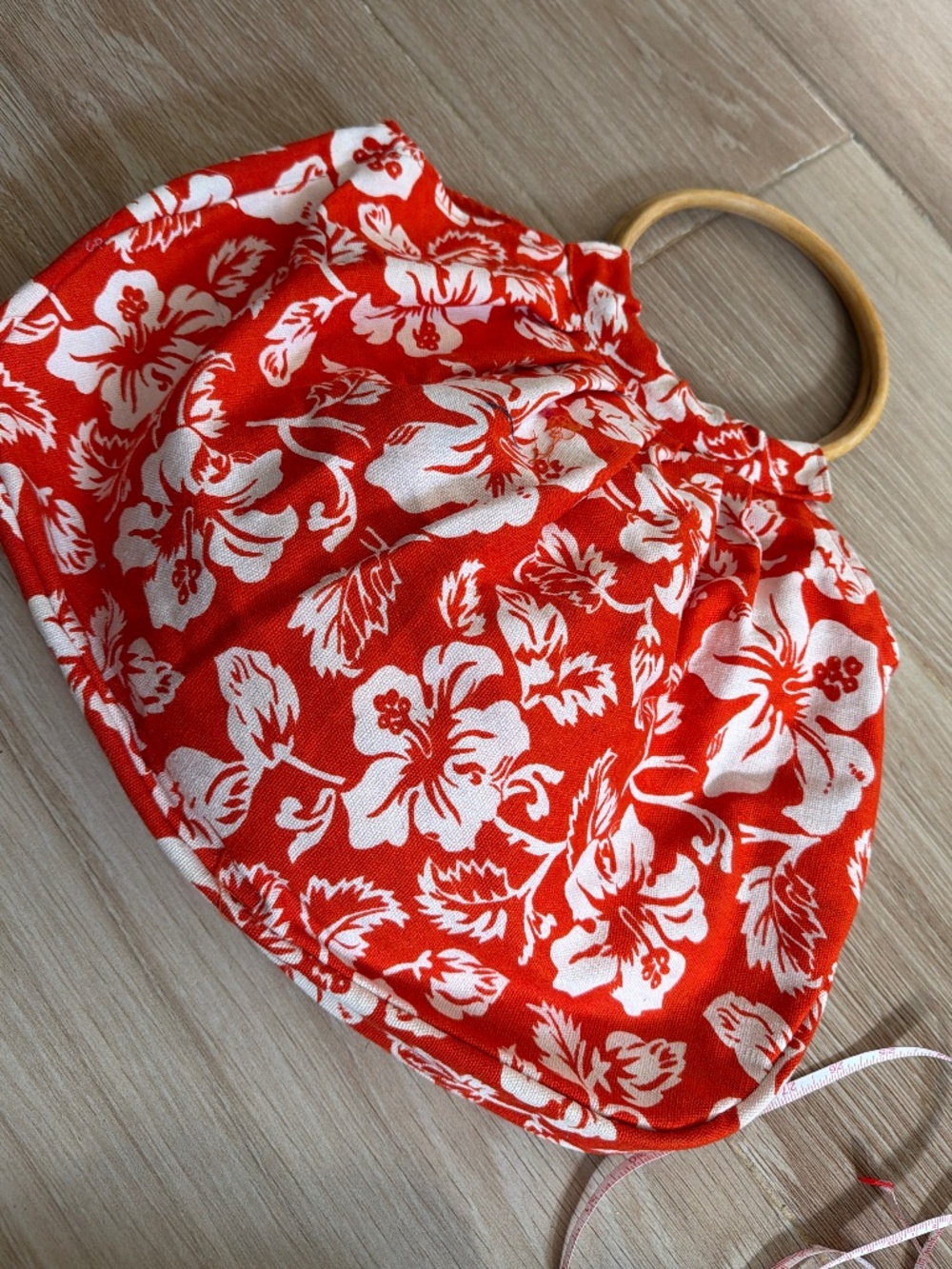 2-Piece Tropical Hibiscus Bundle - Matching Sarong Wrap & Wooden Handle Beach Ba